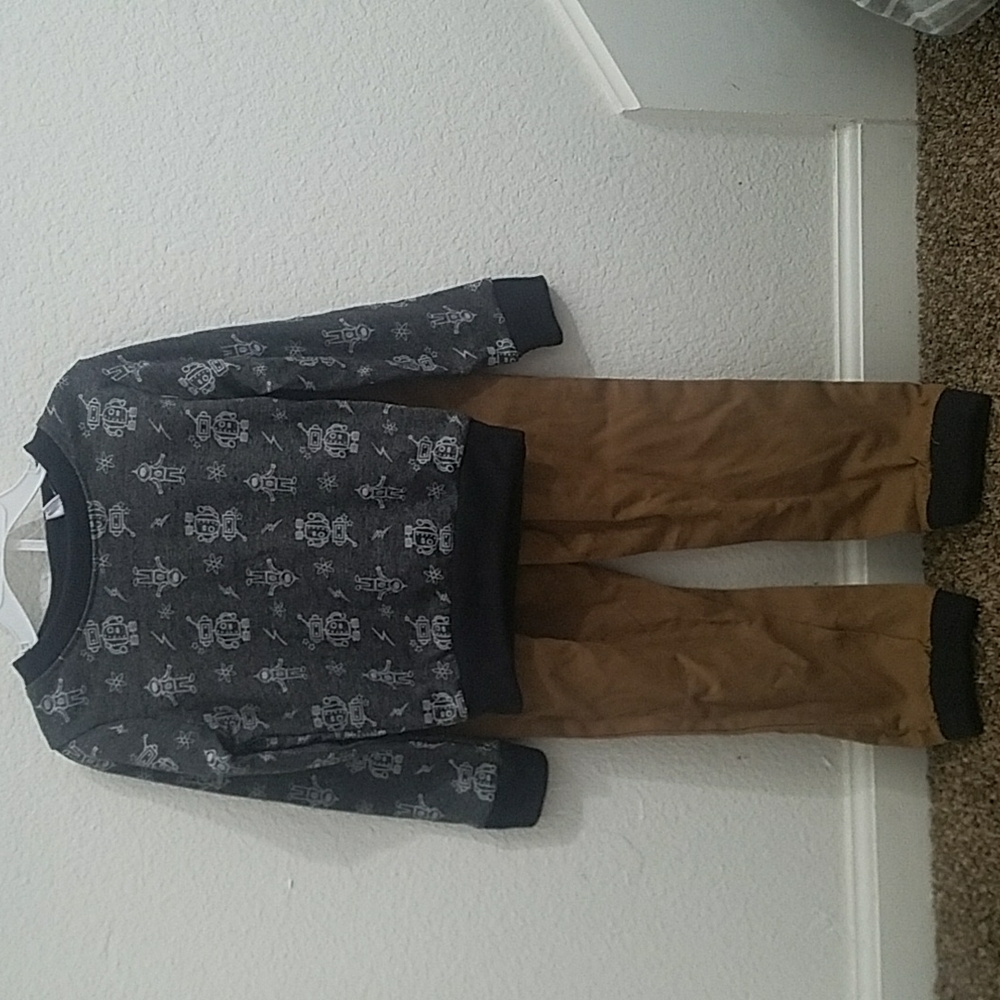 2 piece set, size 4, robots